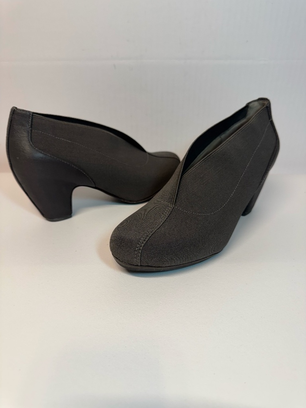 Eileen Fisher Gray Stretch Knit Block Heel Pumps Size 6 Comfort Career Shoes